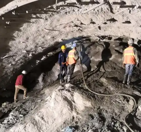 北川拱顶带模注浆料的施工流程及注意事项